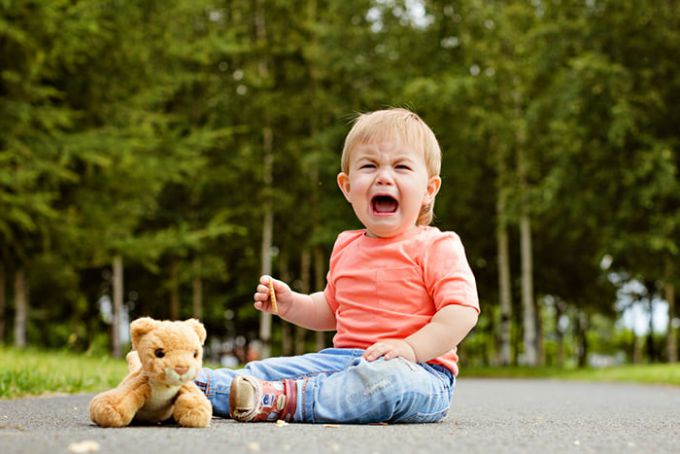 Якщо 2-річна дитина влаштувала істерику: що робити батькам?