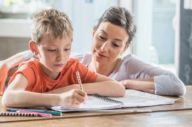 Почерк: Як навчити дитину гарно писати?