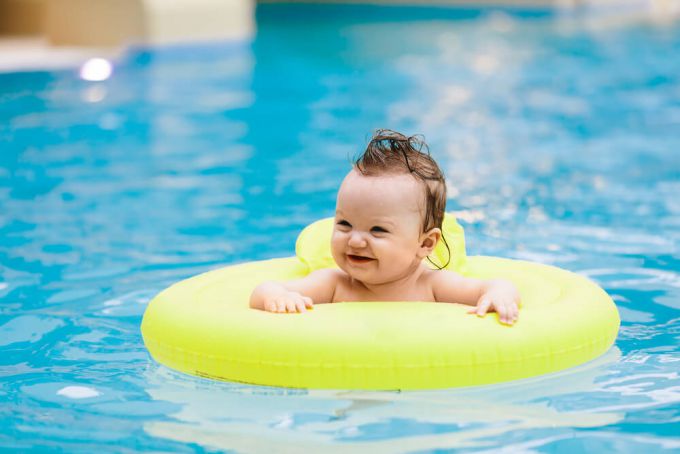 Чим може заразитися дитина, купаючись в басейні?