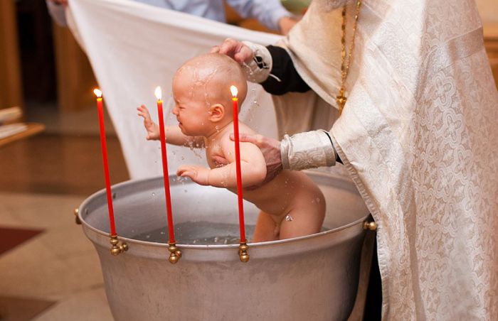 Хрещення дитини: що треба знати батькам