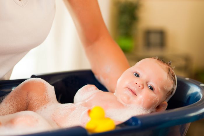 Як правильно купати малюка
